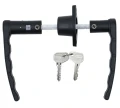 MF22-040_klamka-drzwi-z-kluczykiem-uniwersalna-pasuje-do-mf-3-4-ursus-c-385-07368220-80368915-aparts.webp